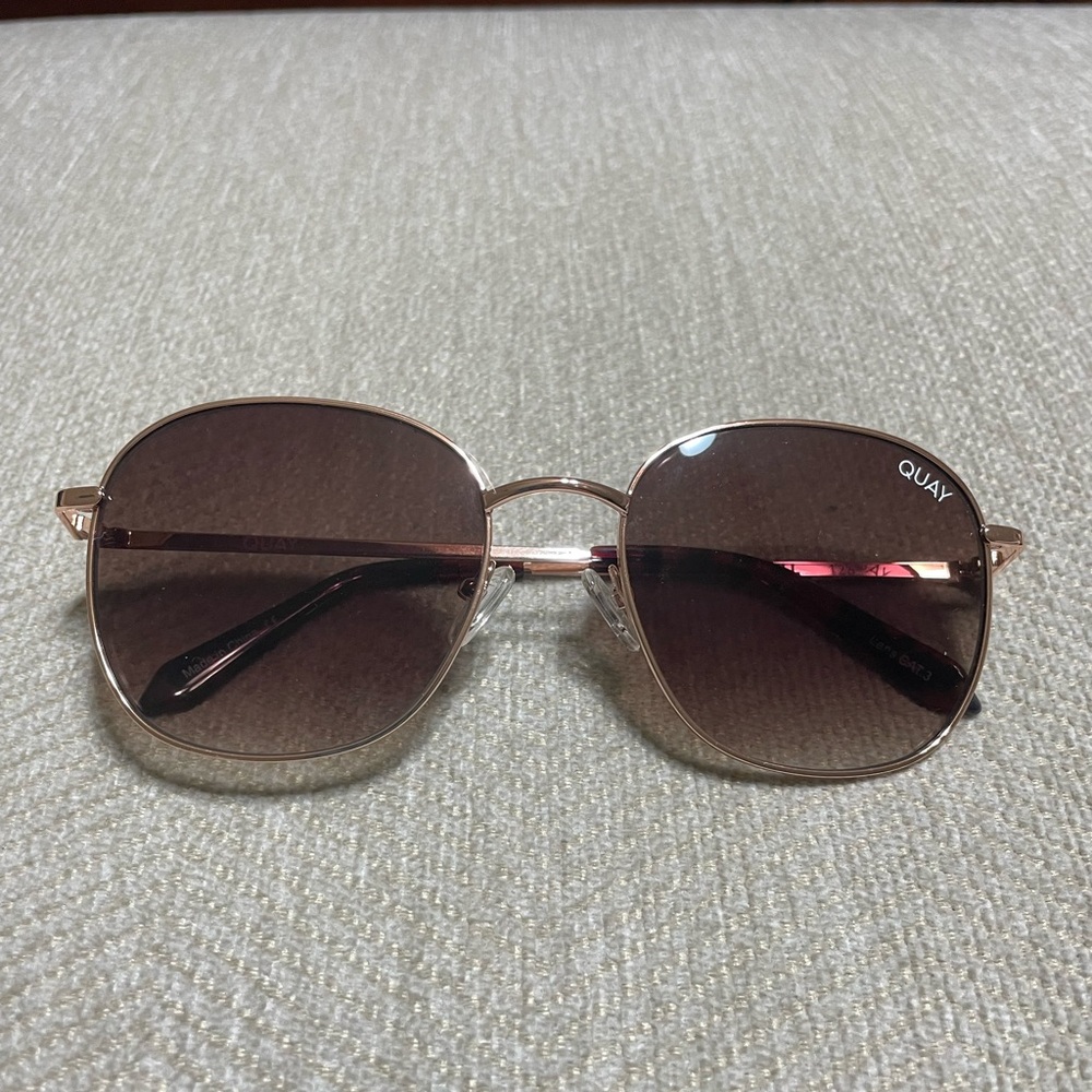 New never worn QUAY